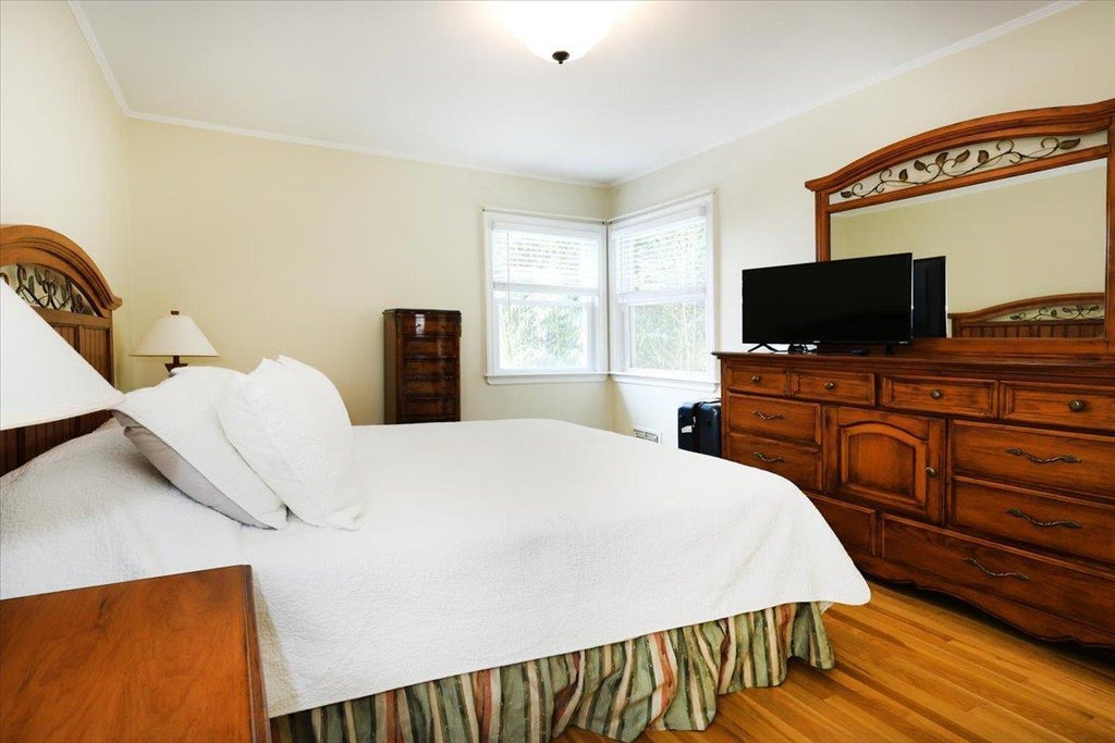 16 of 32 - 50-54 Deepdale Place, Little Neck, NY