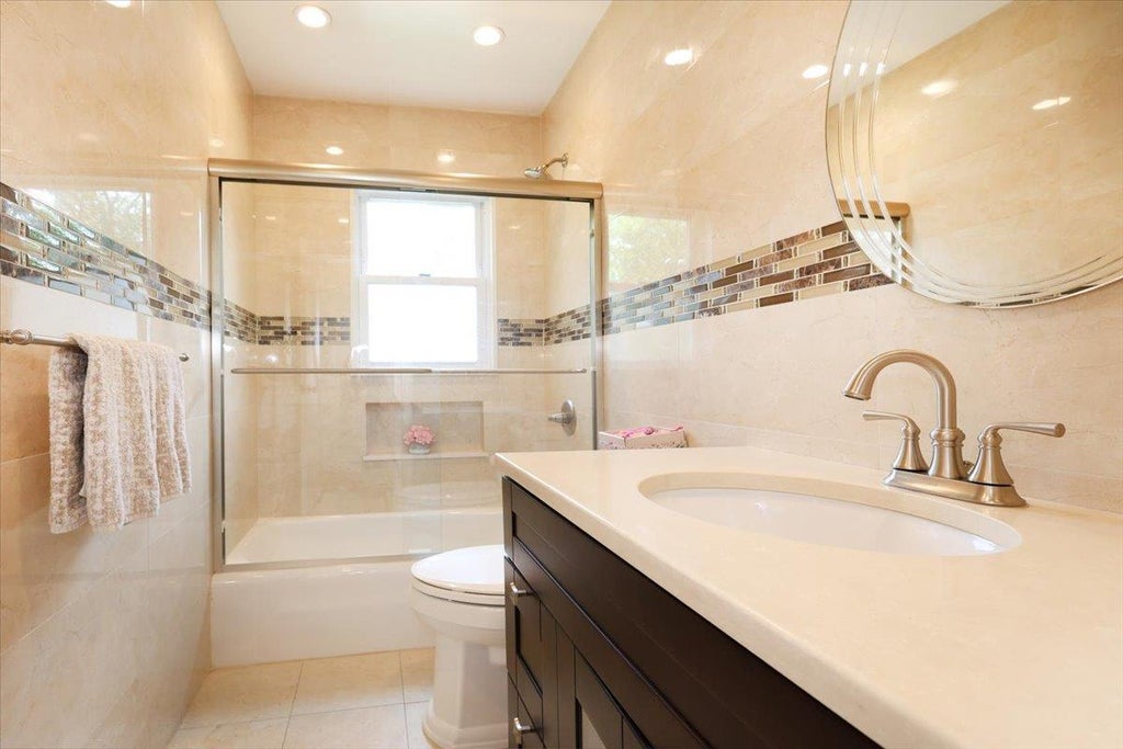 19 of 32 - 50-54 Deepdale Place, Little Neck, NY