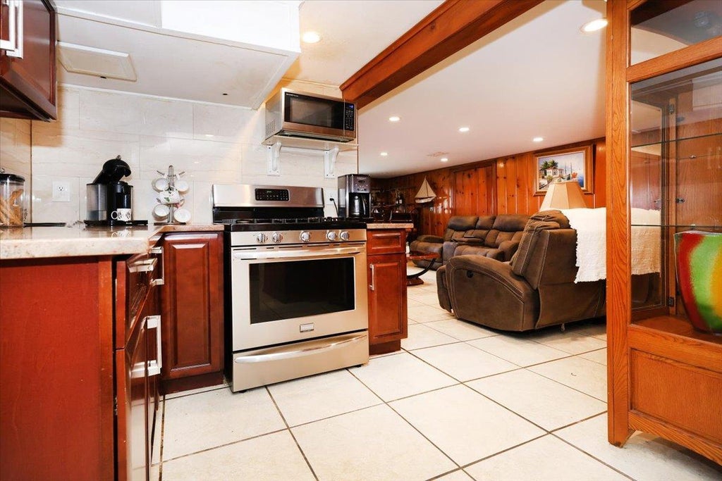 21 of 32 - 50-54 Deepdale Place, Little Neck, NY