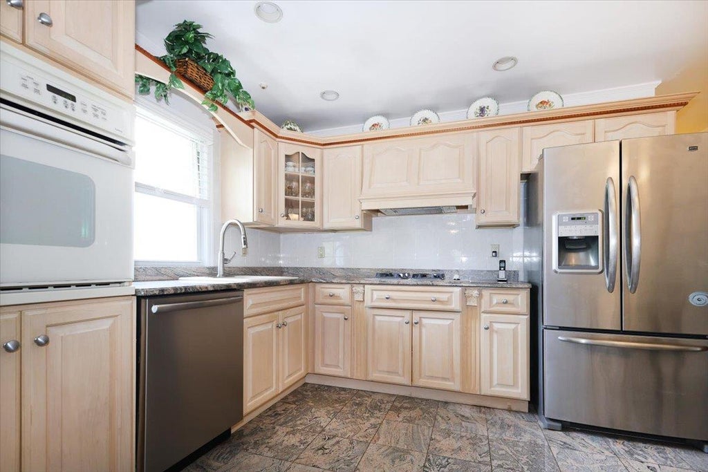 5 of 32 - 50-54 Deepdale Place, Little Neck, NY