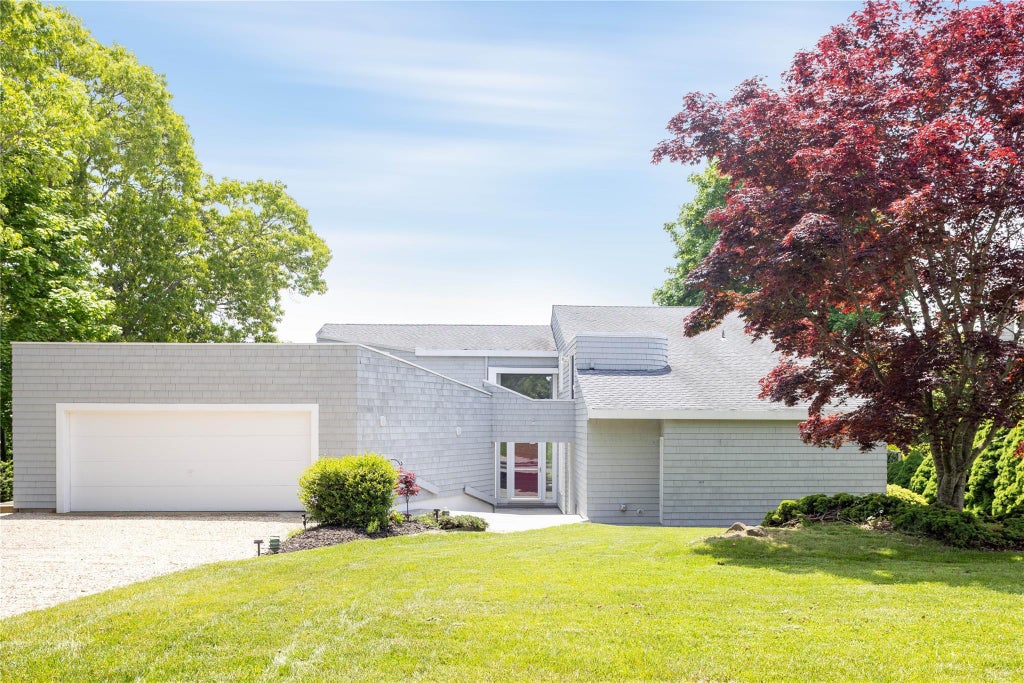 1 of 28 - 6 Bay View Drive, Hampton Bays, NY