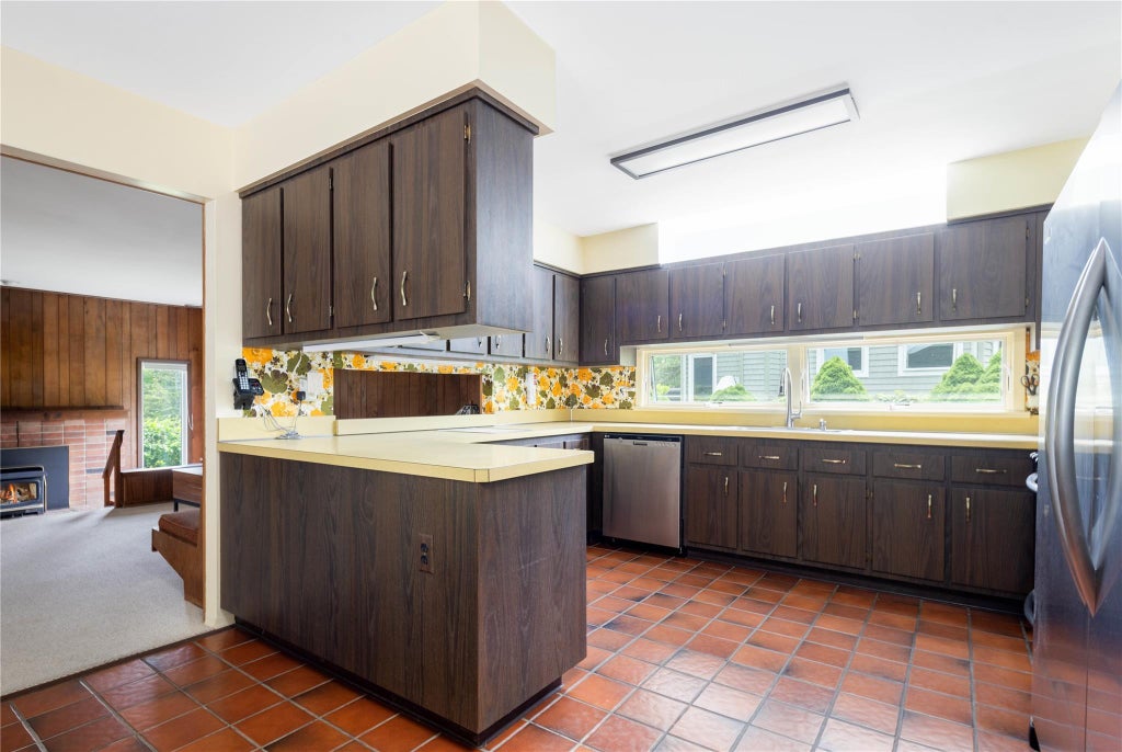 11 of 28 - 6 Bay View Drive, Hampton Bays, NY
