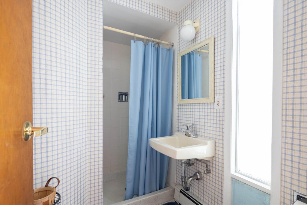 13 of 28 - 6 Bay View Drive, Hampton Bays, NY