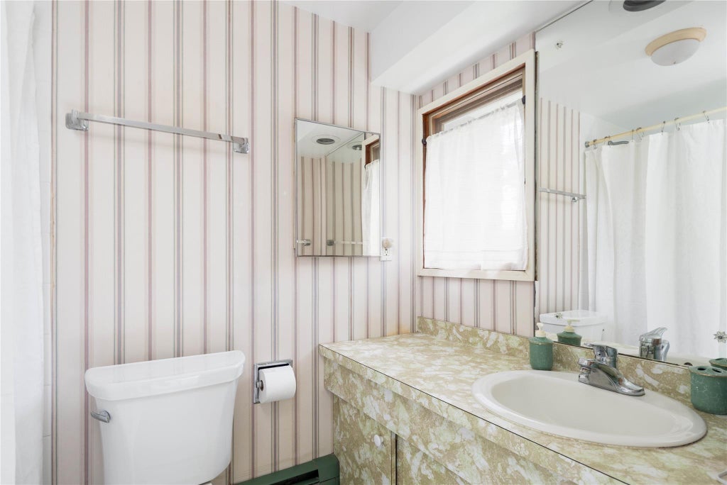 16 of 28 - 6 Bay View Drive, Hampton Bays, NY