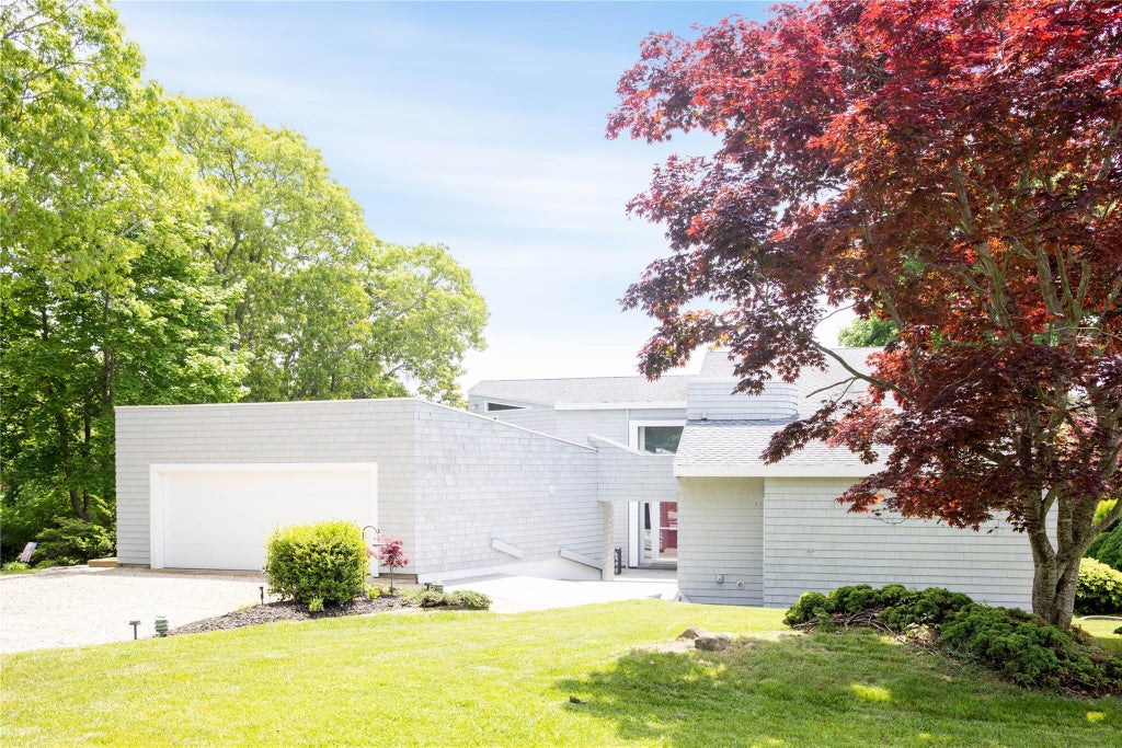25 of 28 - 6 Bay View Drive, Hampton Bays, NY