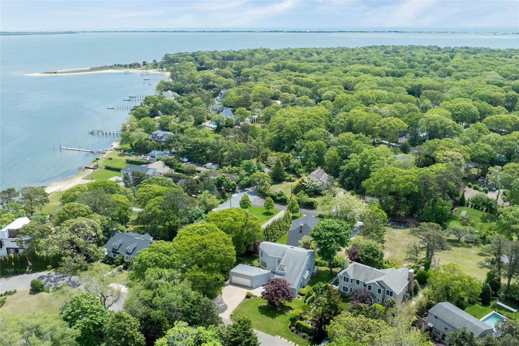 27 of 28 - 6 Bay View Drive, Hampton Bays, NY