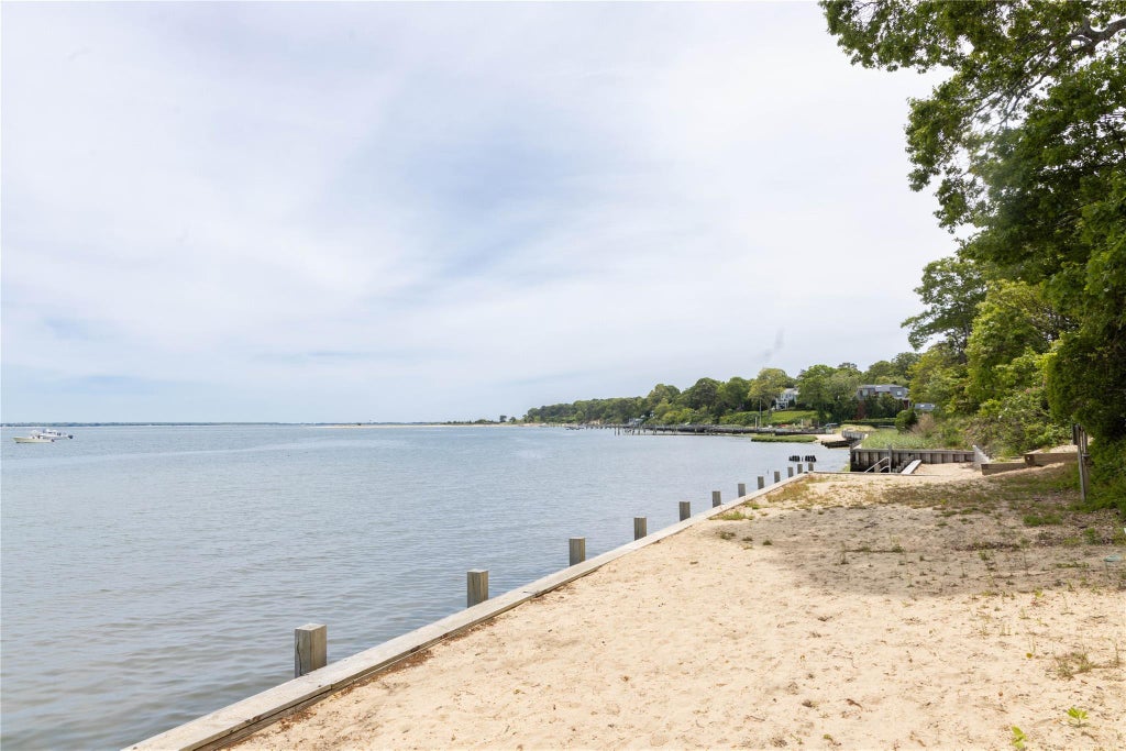 3 of 28 - 6 Bay View Drive, Hampton Bays, NY