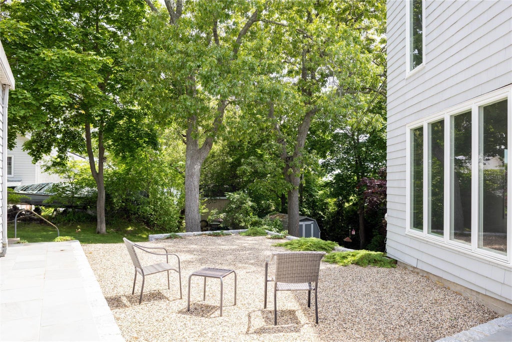 4 of 28 - 6 Bay View Drive, Hampton Bays, NY