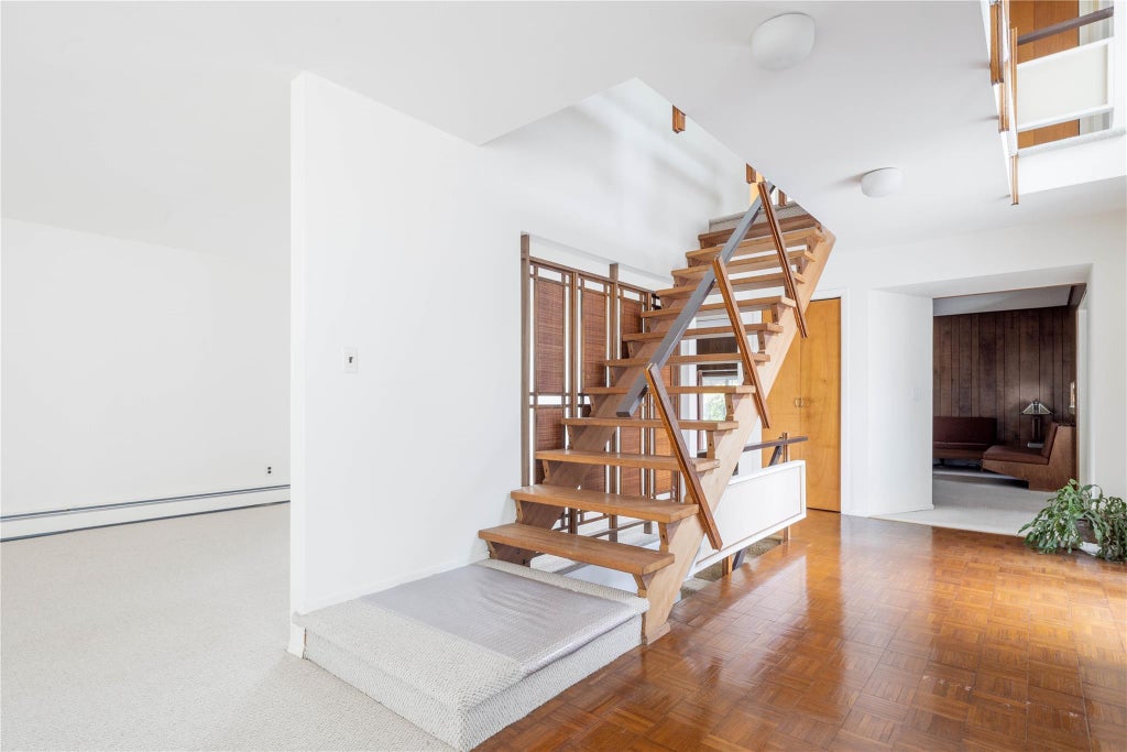 7 of 28 - 6 Bay View Drive, Hampton Bays, NY
