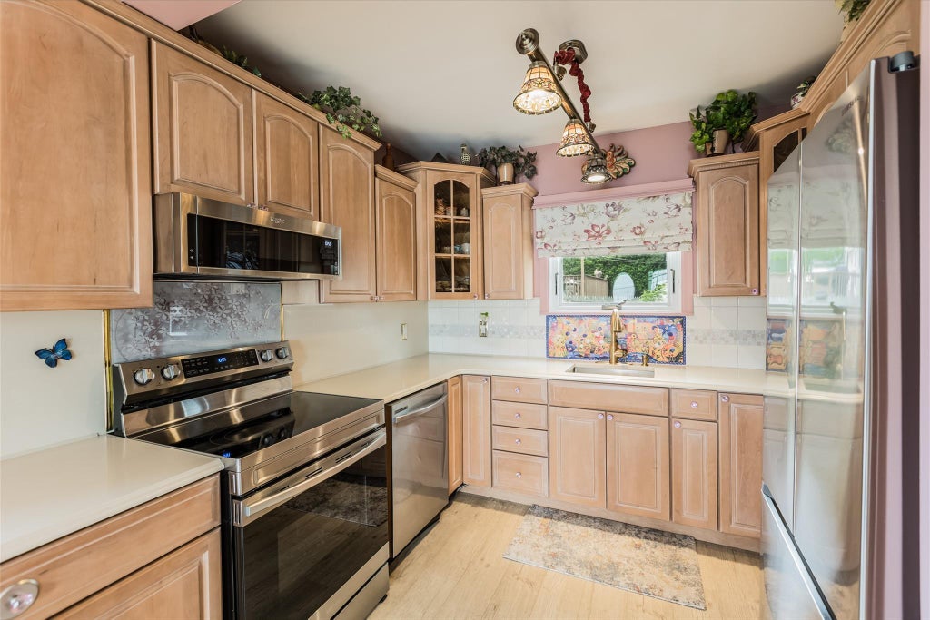 6 of 23 - 26 Point Breeze Drive, Rocky Point, NY