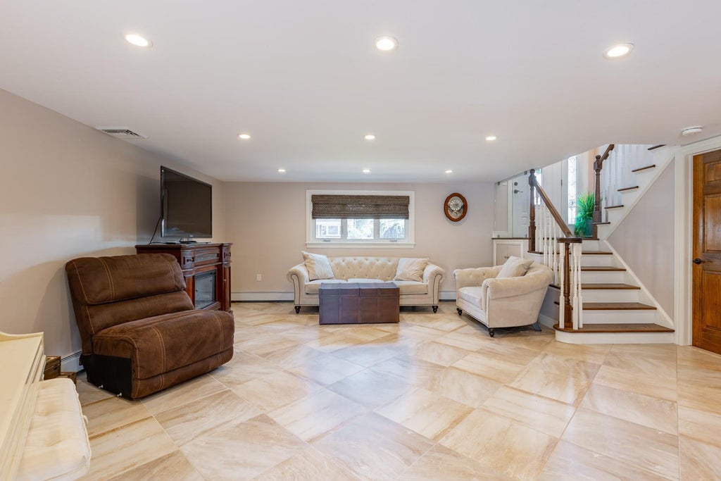 13 of 30 - 147 Mott St., Oceanside, NY