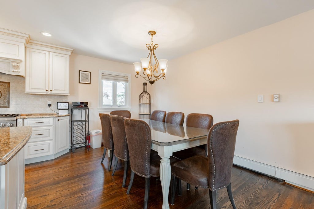 7 of 30 - 147 Mott St., Oceanside, NY