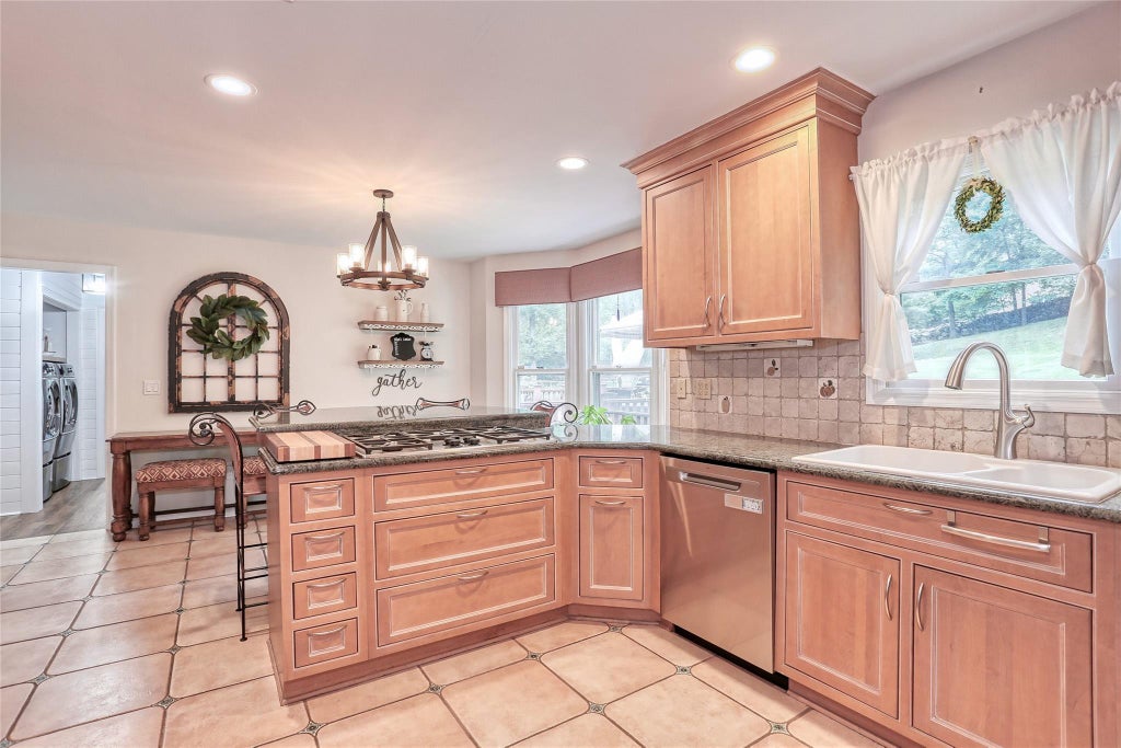 8 of 31 - 285 Willow Grove Road, Stony Point, NY