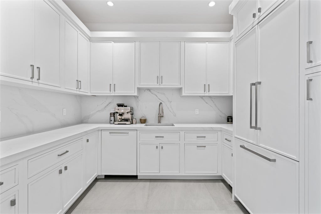 17 of 49 - 204 Centre Island Road, Oyster Bay, NY