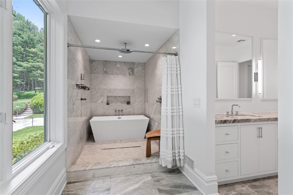 23 of 49 - 204 Centre Island Road, Oyster Bay, NY