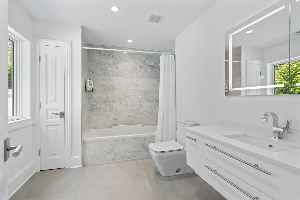 28 of 49 - 204 Centre Island Road, Oyster Bay, NY