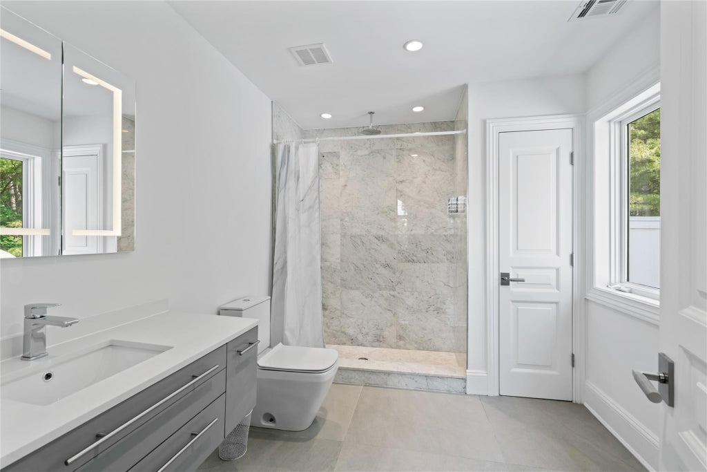 30 of 49 - 204 Centre Island Road, Oyster Bay, NY