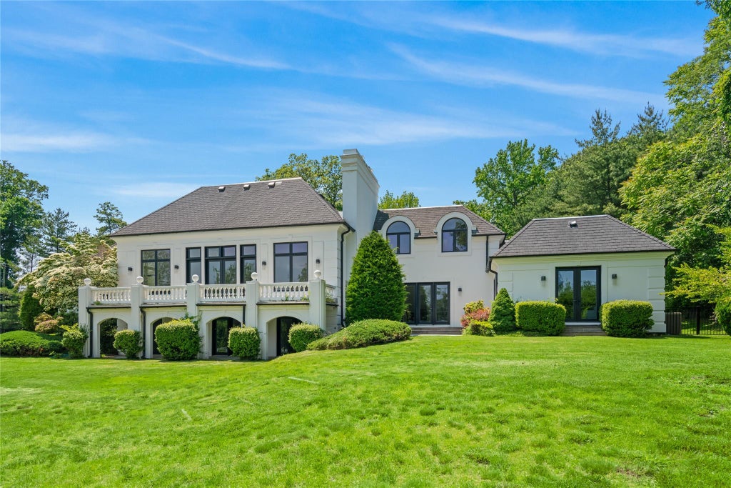31 of 49 - 204 Centre Island Road, Oyster Bay, NY
