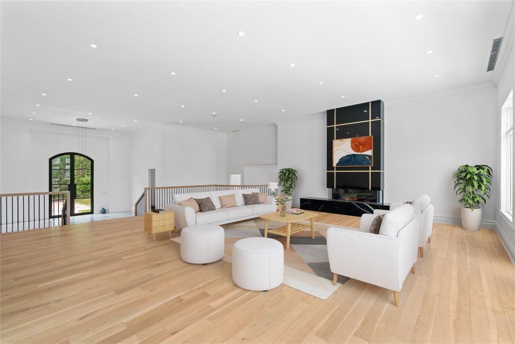 7 of 49 - 204 Centre Island Road, Oyster Bay, NY