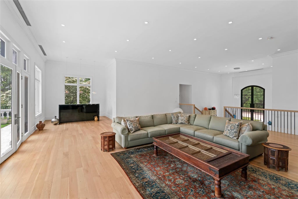 8 of 49 - 204 Centre Island Road, Oyster Bay, NY