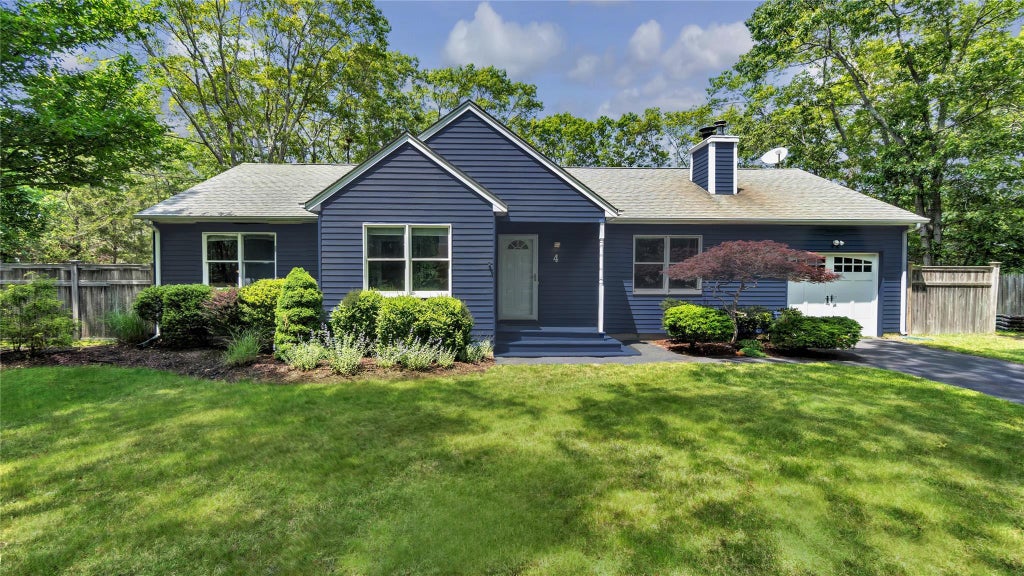 1 of 31 - 4 Bay View Drive, Hampton Bays, NY
