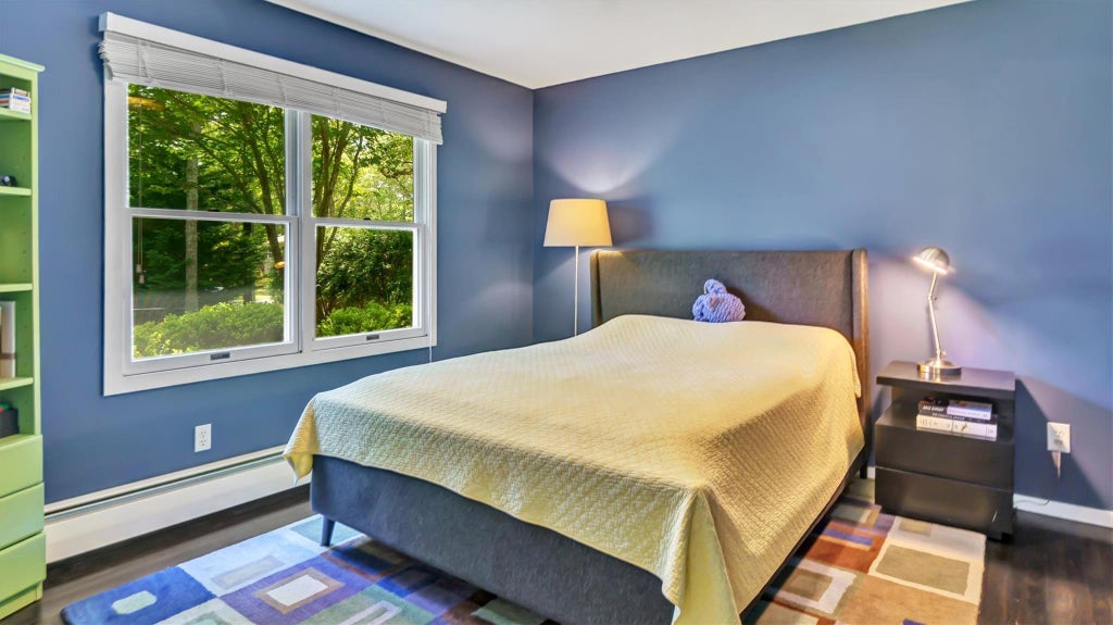 15 of 31 - 4 Bay View Drive, Hampton Bays, NY