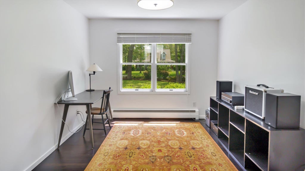 16 of 31 - 4 Bay View Drive, Hampton Bays, NY