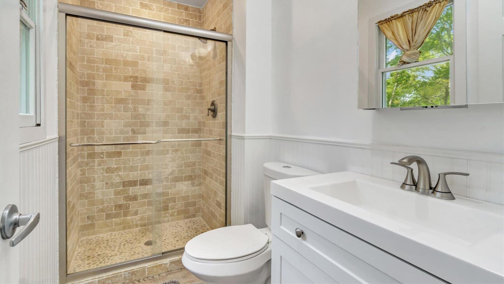 17 of 31 - 4 Bay View Drive, Hampton Bays, NY