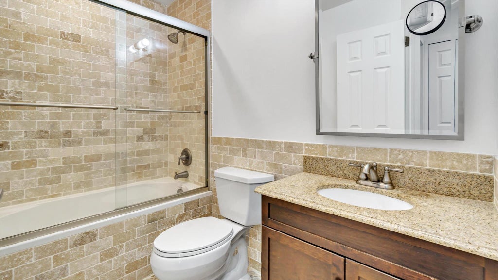 18 of 31 - 4 Bay View Drive, Hampton Bays, NY