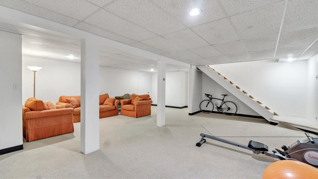 20 of 31 - 4 Bay View Drive, Hampton Bays, NY