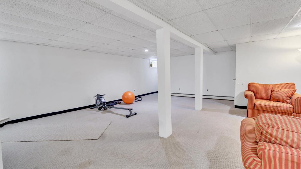21 of 31 - 4 Bay View Drive, Hampton Bays, NY