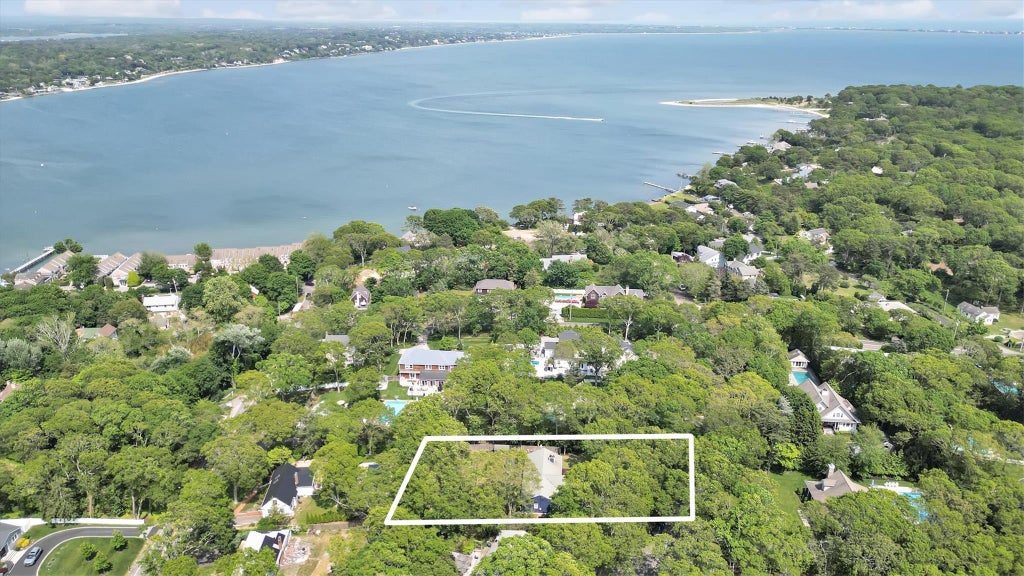 2 of 31 - 4 Bay View Drive, Hampton Bays, NY