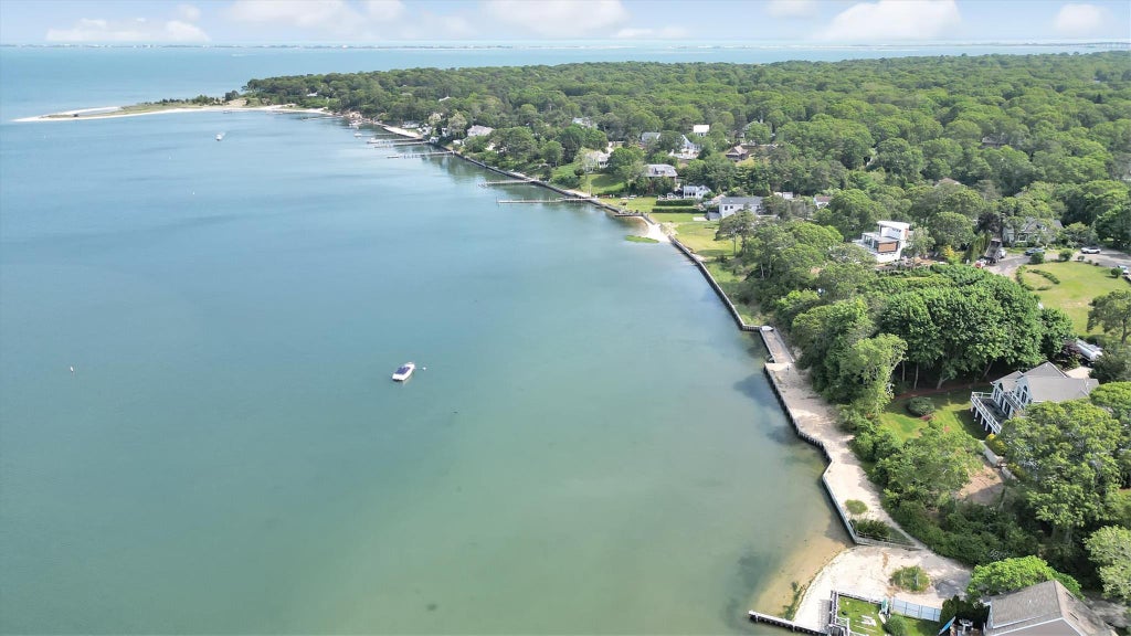 29 of 31 - 4 Bay View Drive, Hampton Bays, NY