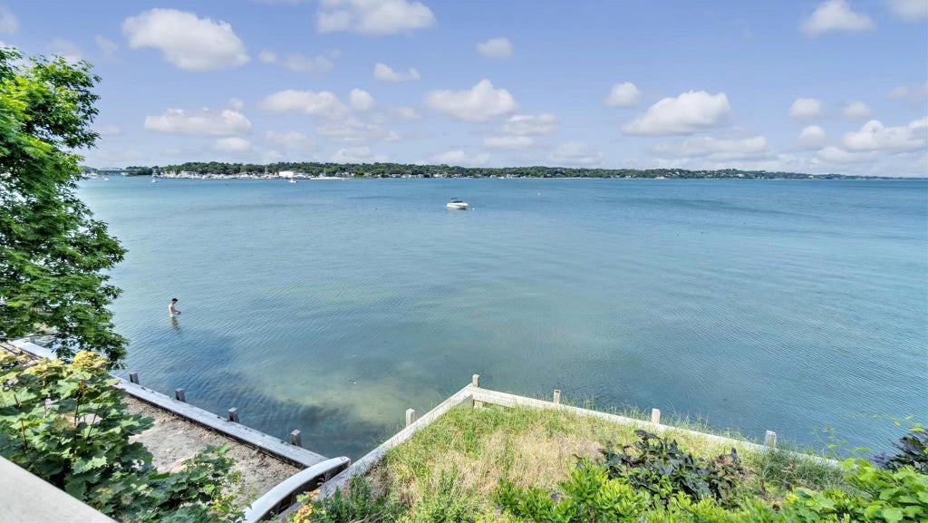 30 of 31 - 4 Bay View Drive, Hampton Bays, NY