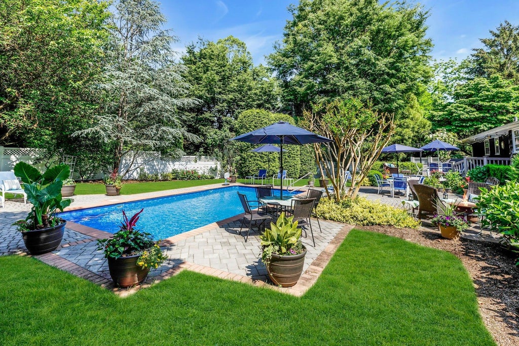 15 of 16 - 7 Woods Road, Locust Valley, NY