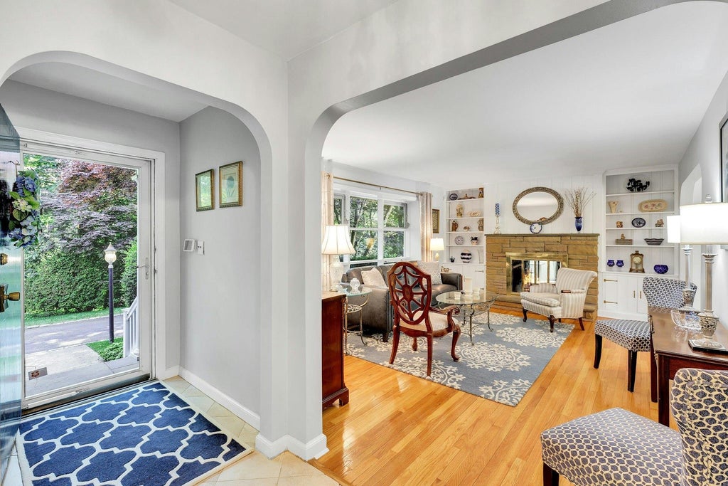 1 of 16 - 7 Woods Road, Locust Valley, NY