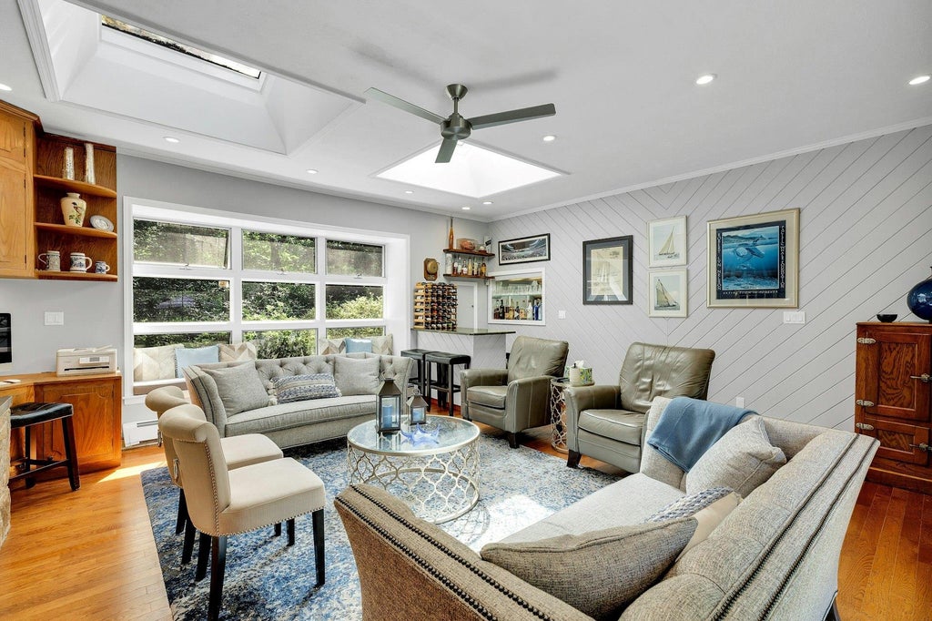 3 of 16 - 7 Woods Road, Locust Valley, NY