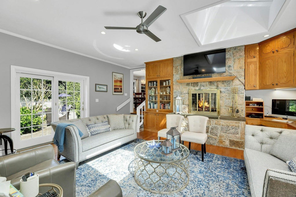 4 of 16 - 7 Woods Road, Locust Valley, NY