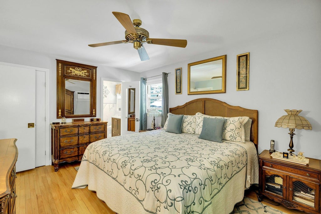 7 of 16 - 7 Woods Road, Locust Valley, NY
