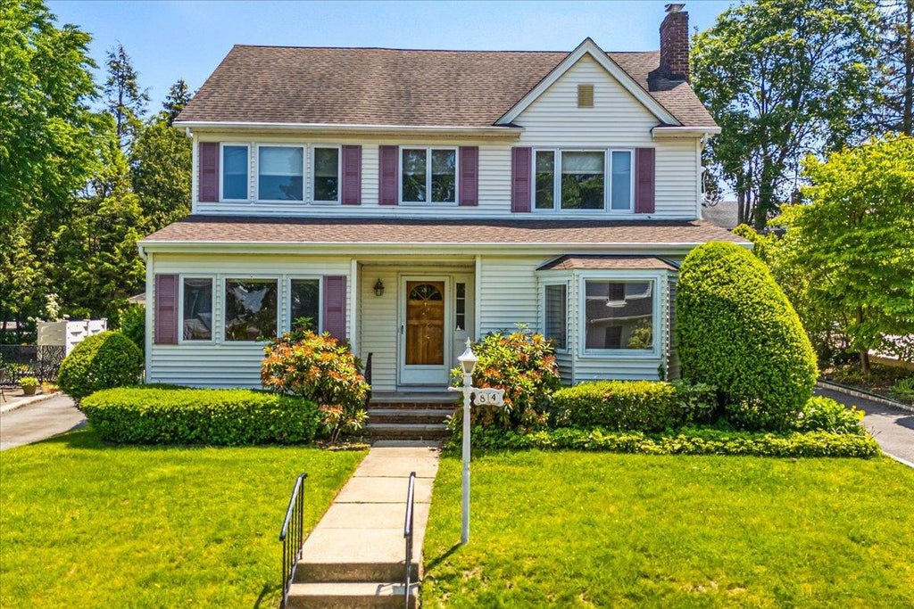 1 of 42 - 84 Hillcrest Avenue, Manhasset, NY