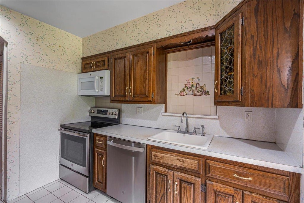 9 of 42 - 84 Hillcrest Avenue, Manhasset, NY