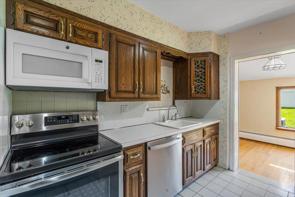 10 of 42 - 84 Hillcrest Avenue, Manhasset, NY
