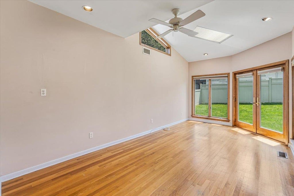 17 of 42 - 84 Hillcrest Avenue, Manhasset, NY