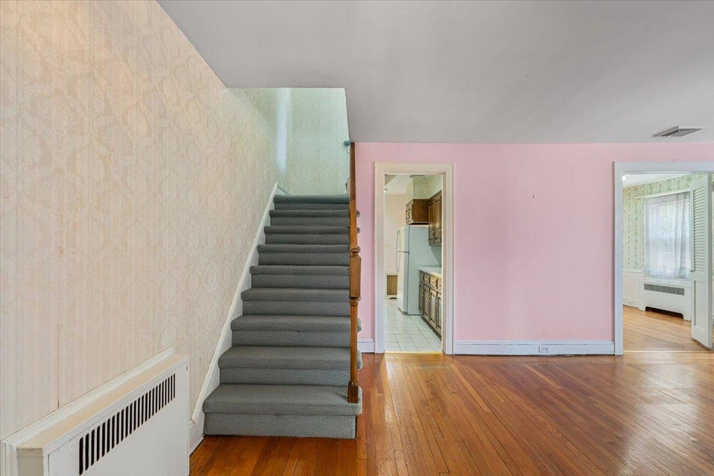 19 of 42 - 84 Hillcrest Avenue, Manhasset, NY