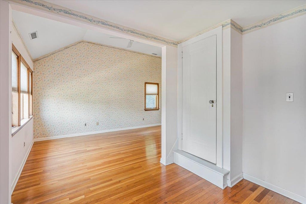 22 of 42 - 84 Hillcrest Avenue, Manhasset, NY