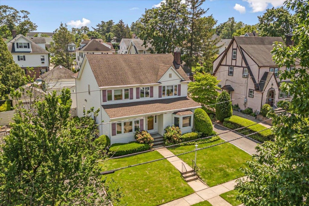 35 of 42 - 84 Hillcrest Avenue, Manhasset, NY