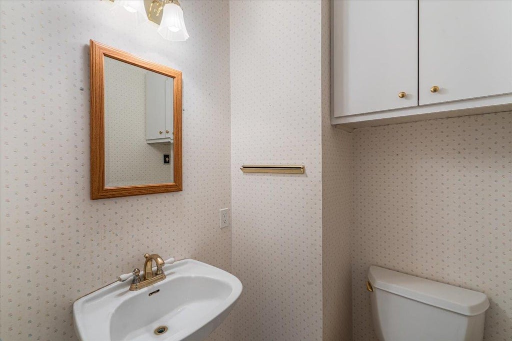 8 of 42 - 84 Hillcrest Avenue, Manhasset, NY