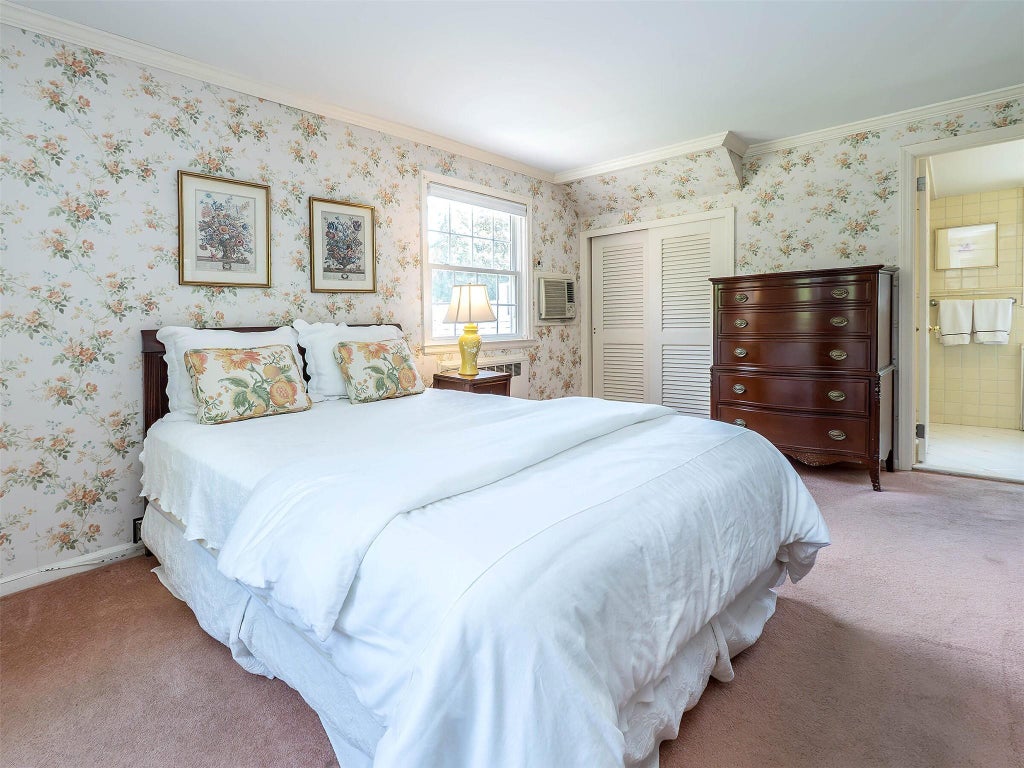 19 of 41 - 22 Beverly Road, Port Washington, NY