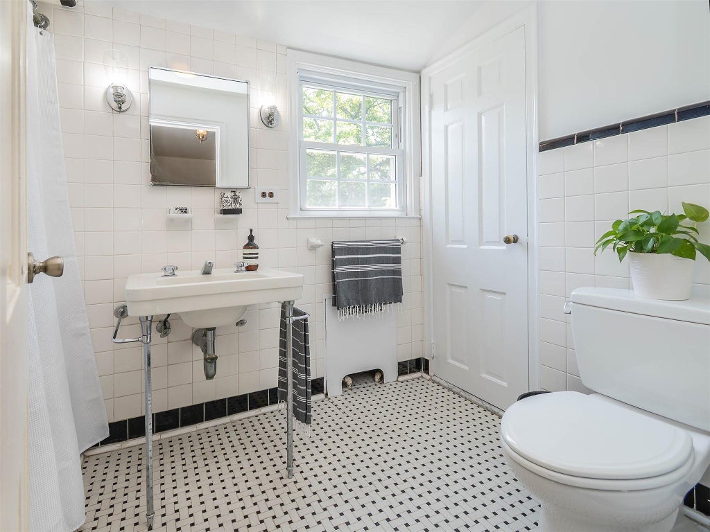 26 of 41 - 22 Beverly Road, Port Washington, NY