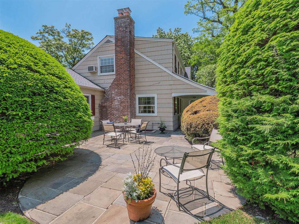 32 of 41 - 22 Beverly Road, Port Washington, NY